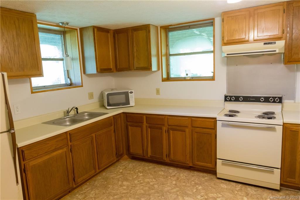 555 Westbrook Road Hendersonville, NC 28739 - Photo 27 of 33 Gallery Image 27