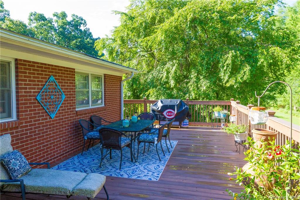 555 Westbrook Road Hendersonville, NC 28739 - Photo 29 of 33 Gallery Image 29