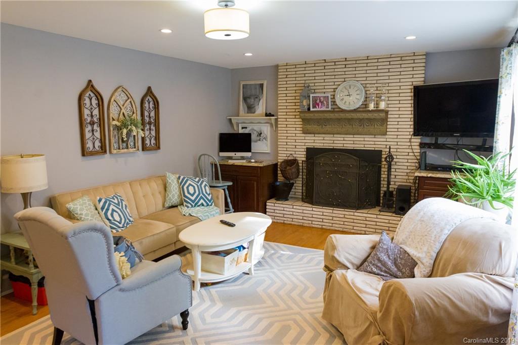 555 Westbrook Road Hendersonville, NC 28739 - Photo 5 of 33 Gallery Image 5