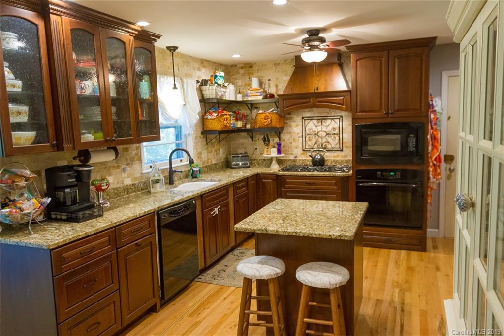 555 Westbrook Road Hendersonville, NC 28739 - Photo 9 of 33 Gallery Image 9