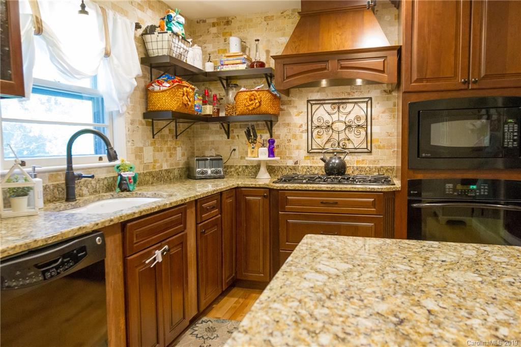 555 Westbrook Road Hendersonville, NC 28739 - Photo 10 of 33 Gallery Image 10