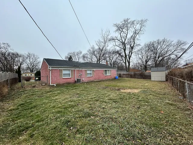 a view of a yard with a tree