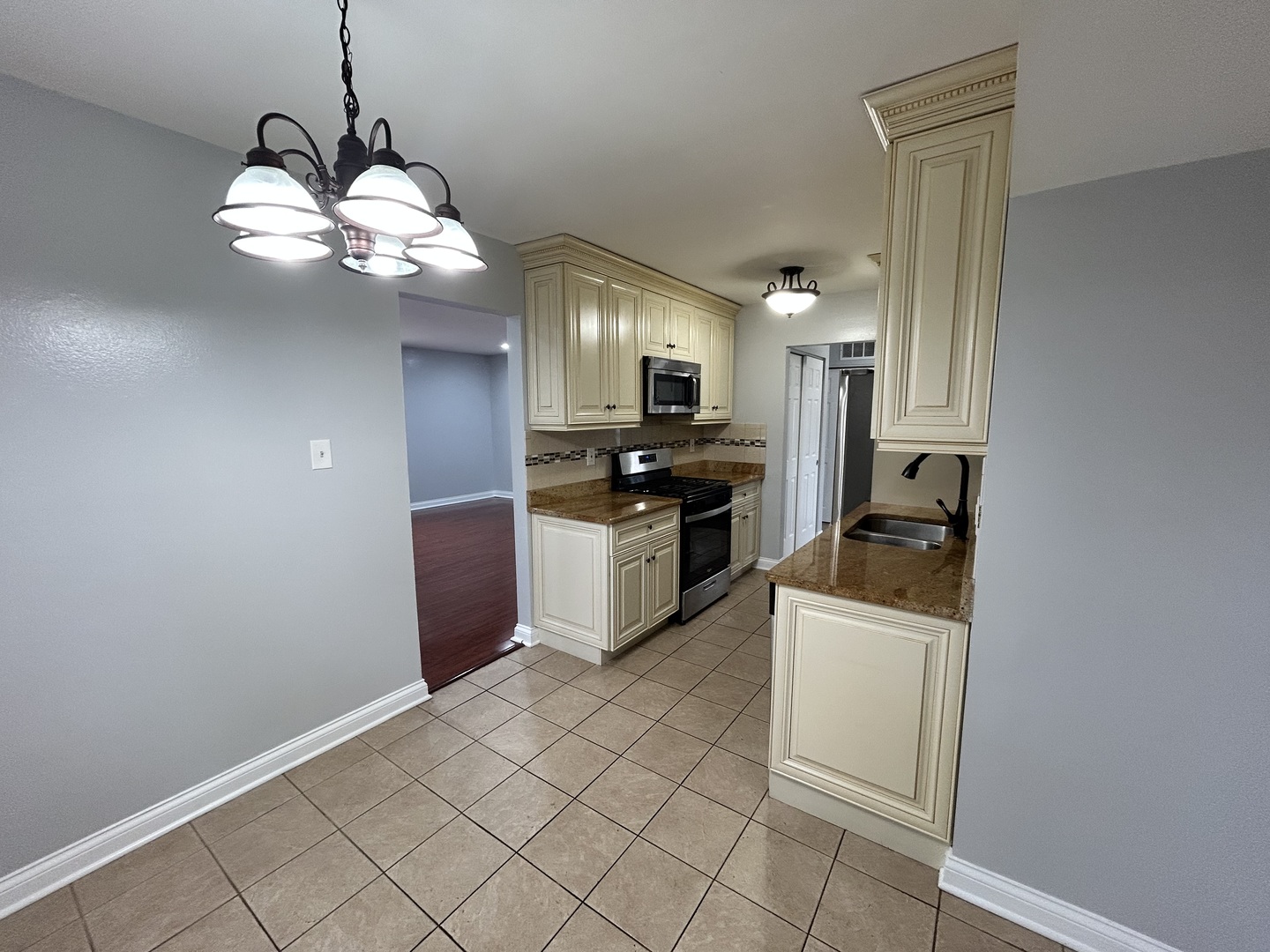 124 Seabury Road Bolingbrook, IL 60440 - Photo 6 of 31