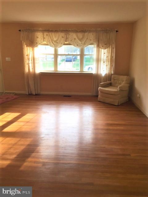 8610 Lucerne Road Randallstown, MD 21133 - Photo 3 of 26 Living Room
