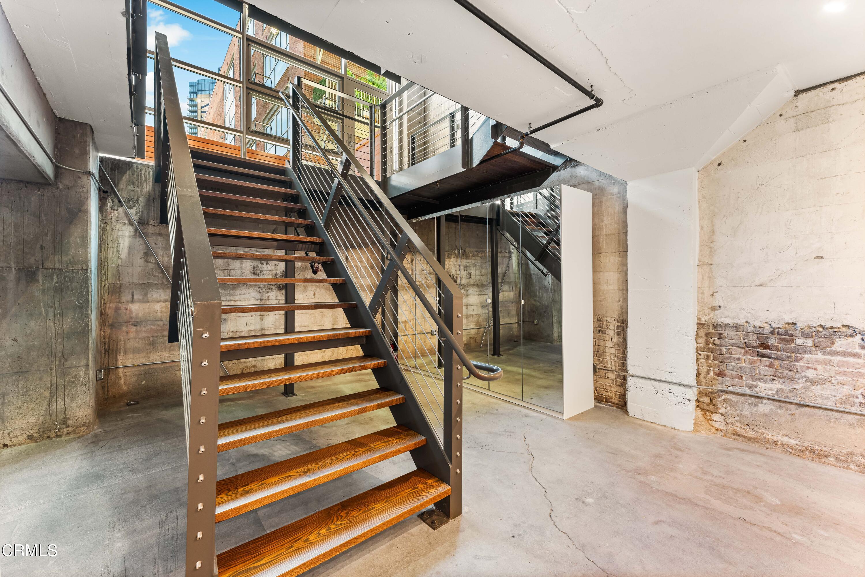 530 South Hewitt Street, Unit 130 Los Angeles, CA 90013 - Photo 33 of 53 a view of entryway