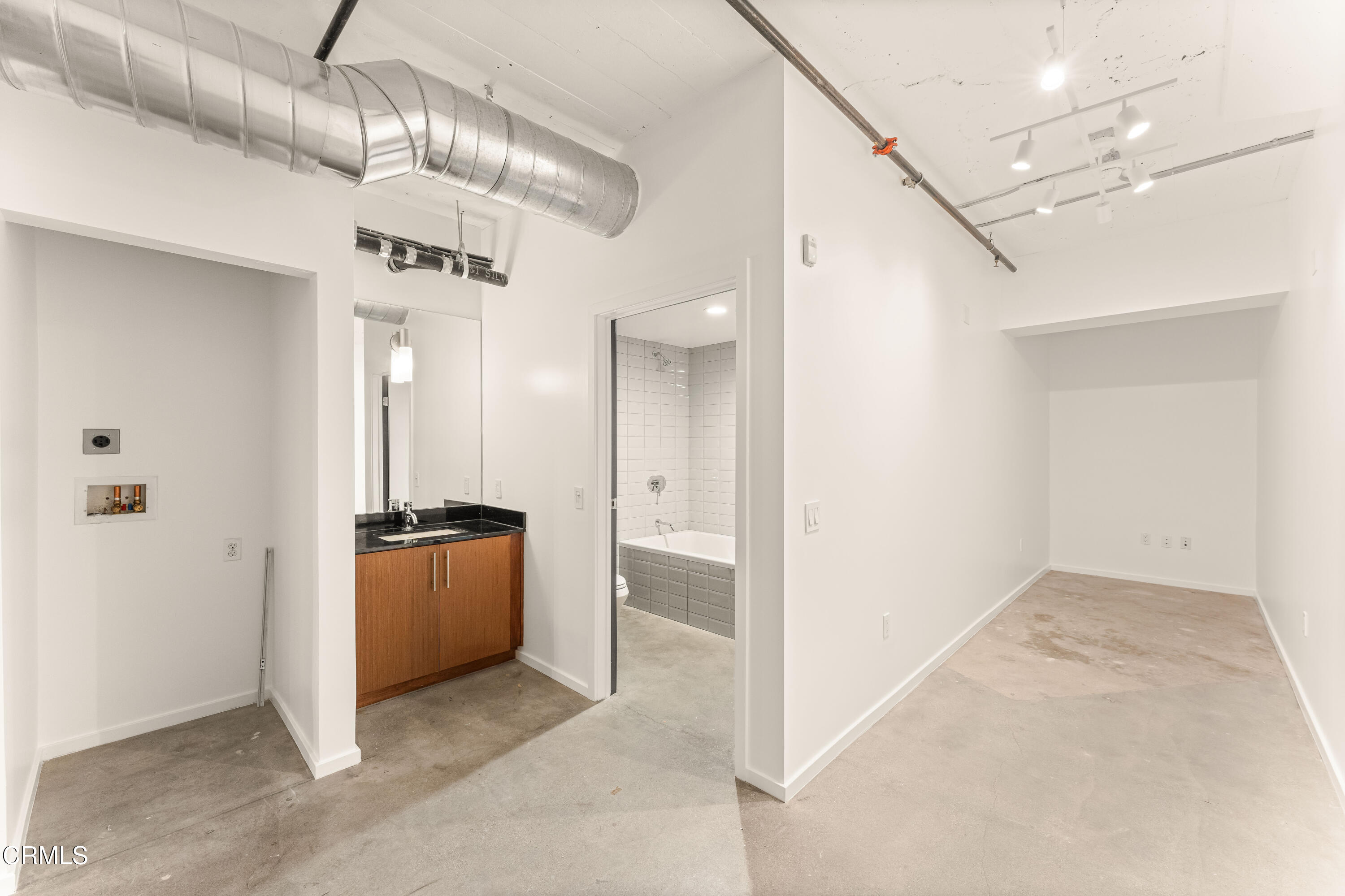 530 South Hewitt Street, Unit 130 Los Angeles, CA 90013 - Photo 40 of 53 a view of a livingroom with a kitchen