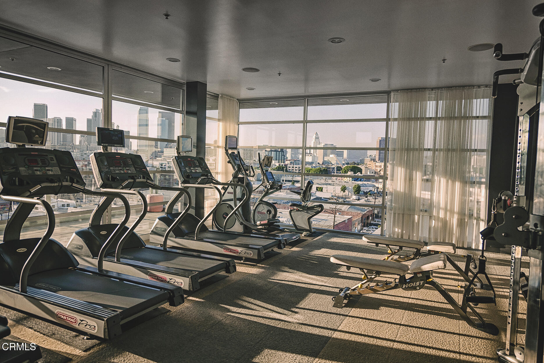 530 South Hewitt Street, Unit 130 Los Angeles, CA 90013 - Photo 46 of 53 a view of a room with gym equipment