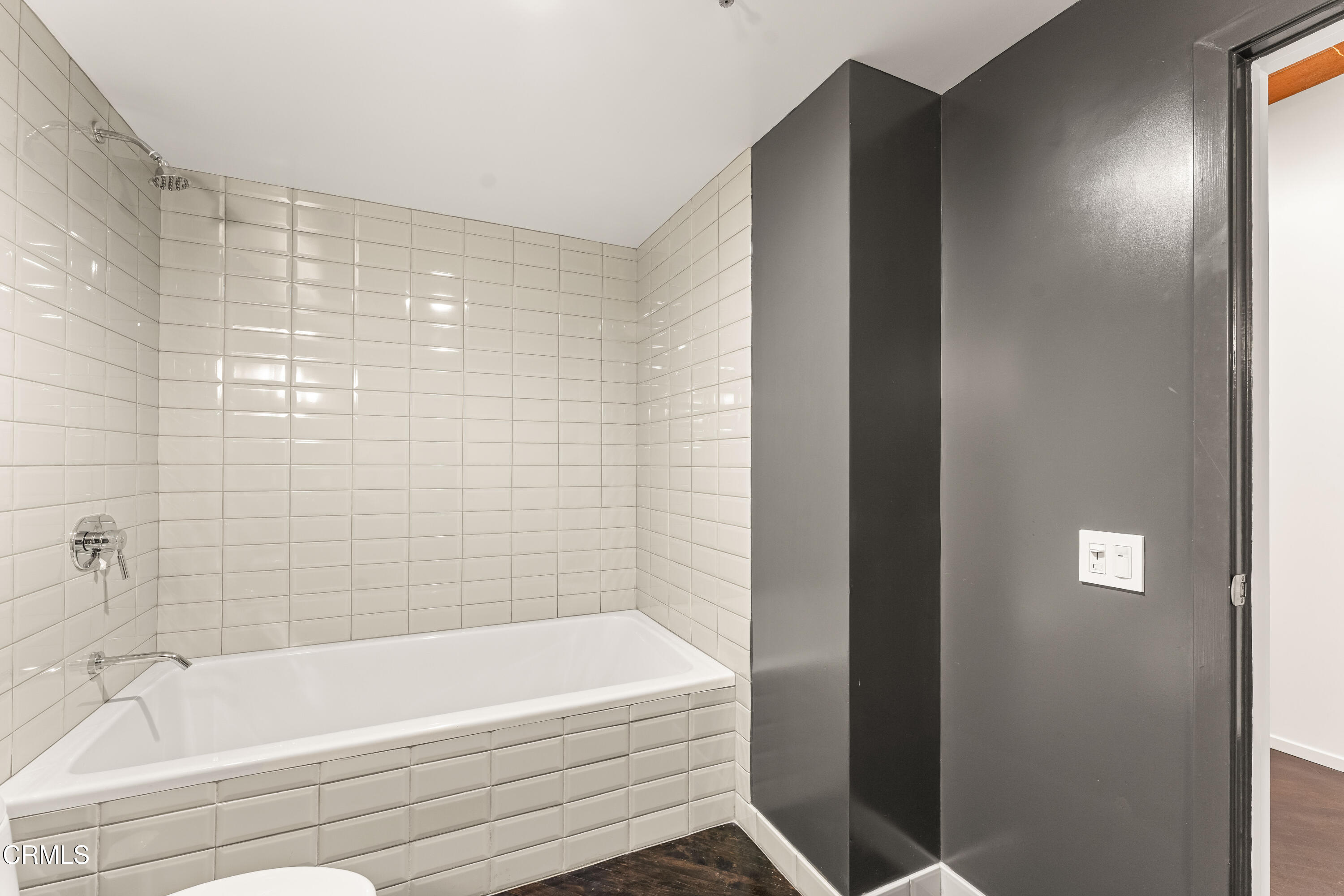 530 South Hewitt Street, Unit 130 Los Angeles, CA 90013 - Photo 7 of 53 a bathroom with a bathtub and shower