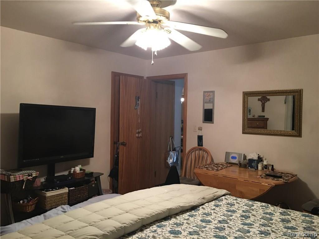 13111 Rosedale Street Southgate, MI 48195 - Photo 28 of 30 IMG_2905.JPG