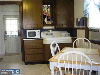 135 South Hull Street Sinking Spring, PA 19608 - Photo 5 of 12 Kitchen