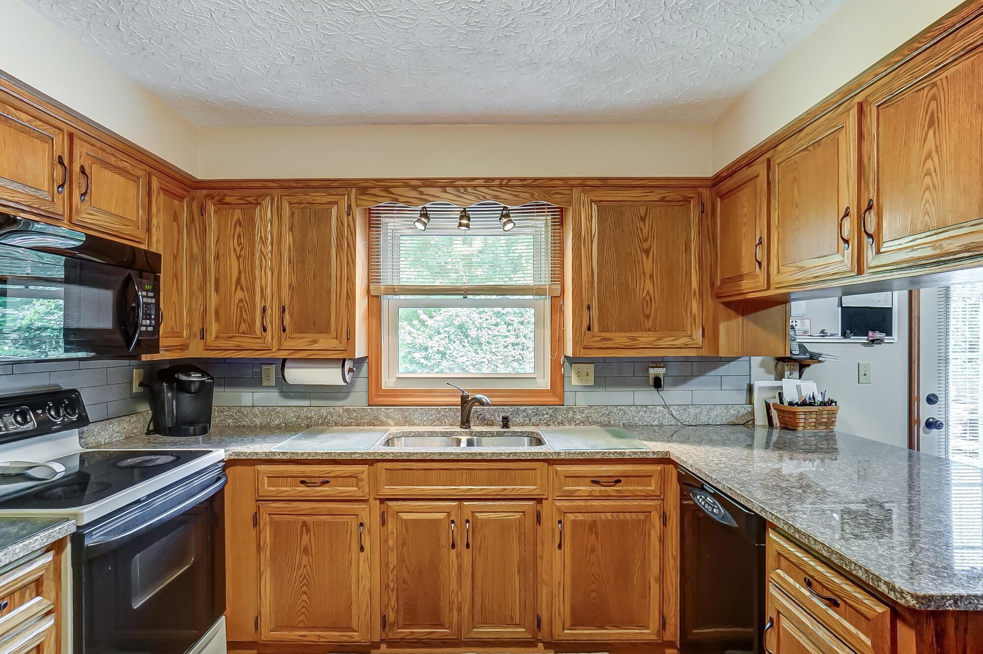 8601 Roberts Road Galloway, OH 43119 - Photo 23 of 92 Kitchen