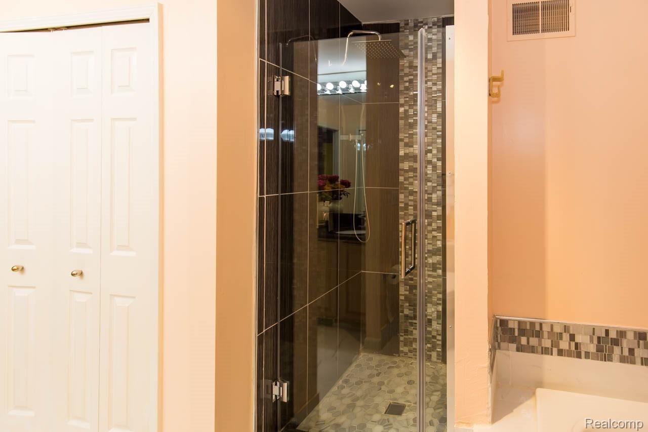39860 Squire Road Novi, MI 48375 - Photo 36 of 64 50.jpg