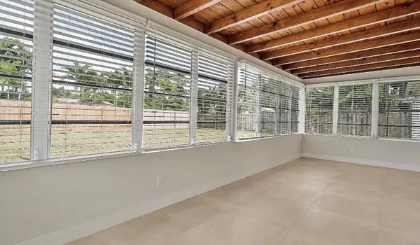 a view of a house with backyard
