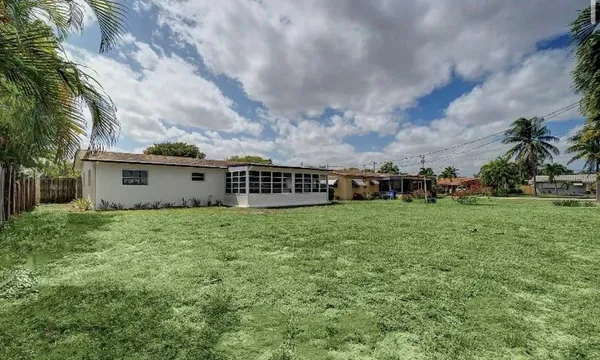 $3,300 | 219 Southeast 13th Street, Deerfield Beach, FL 33441