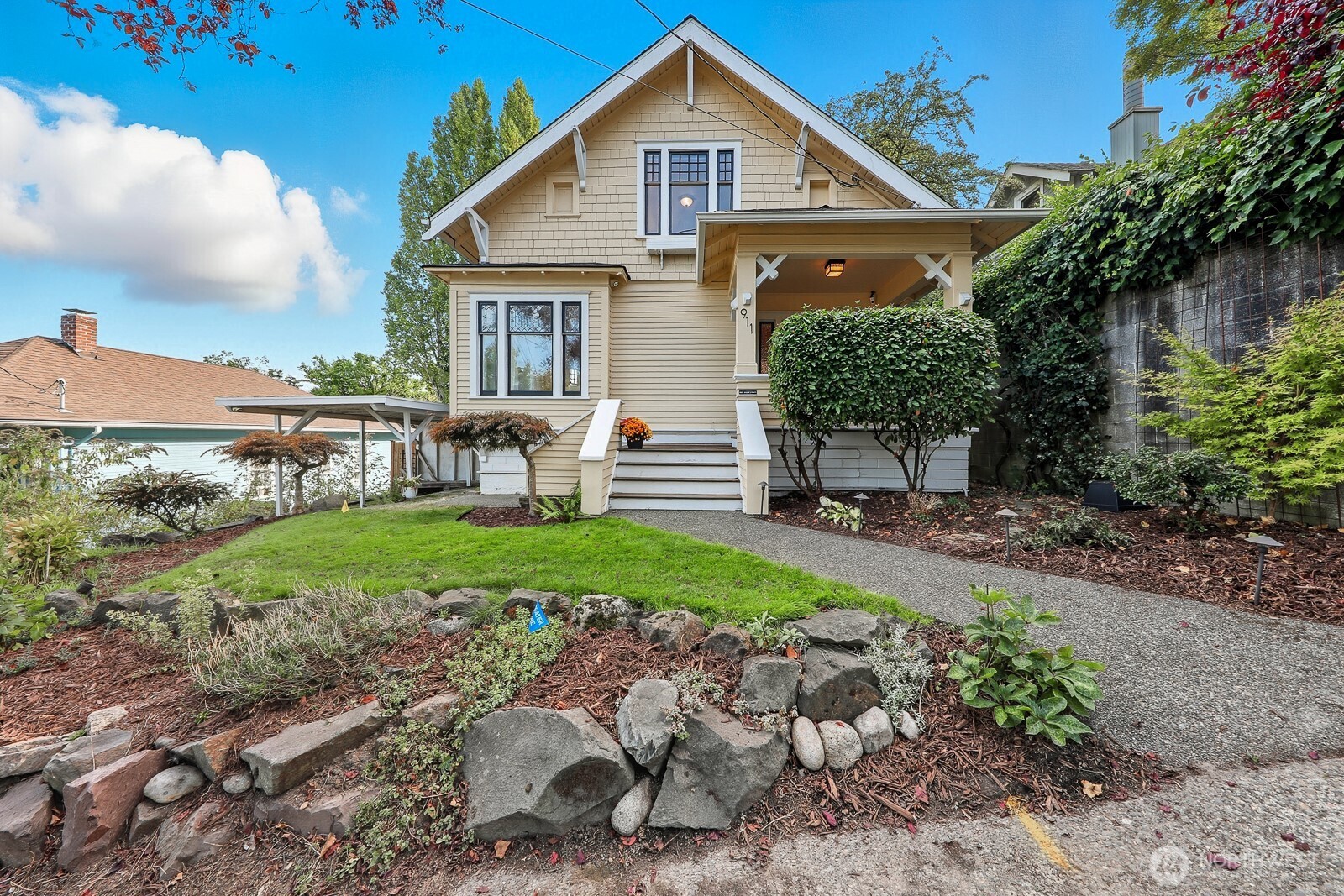 911 North 47th Street Seattle, WA 98103 - Photo 2 of 27