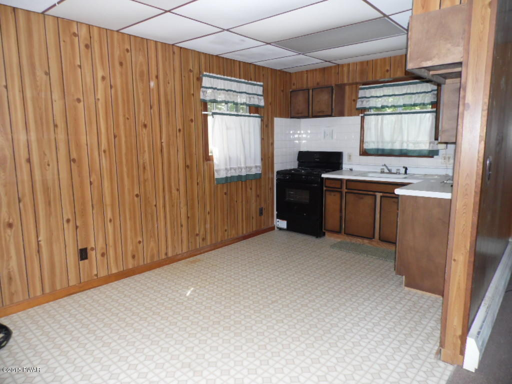 228 Doolan Road Dingmans Ferry, PA 18328 - Photo 8 of 14