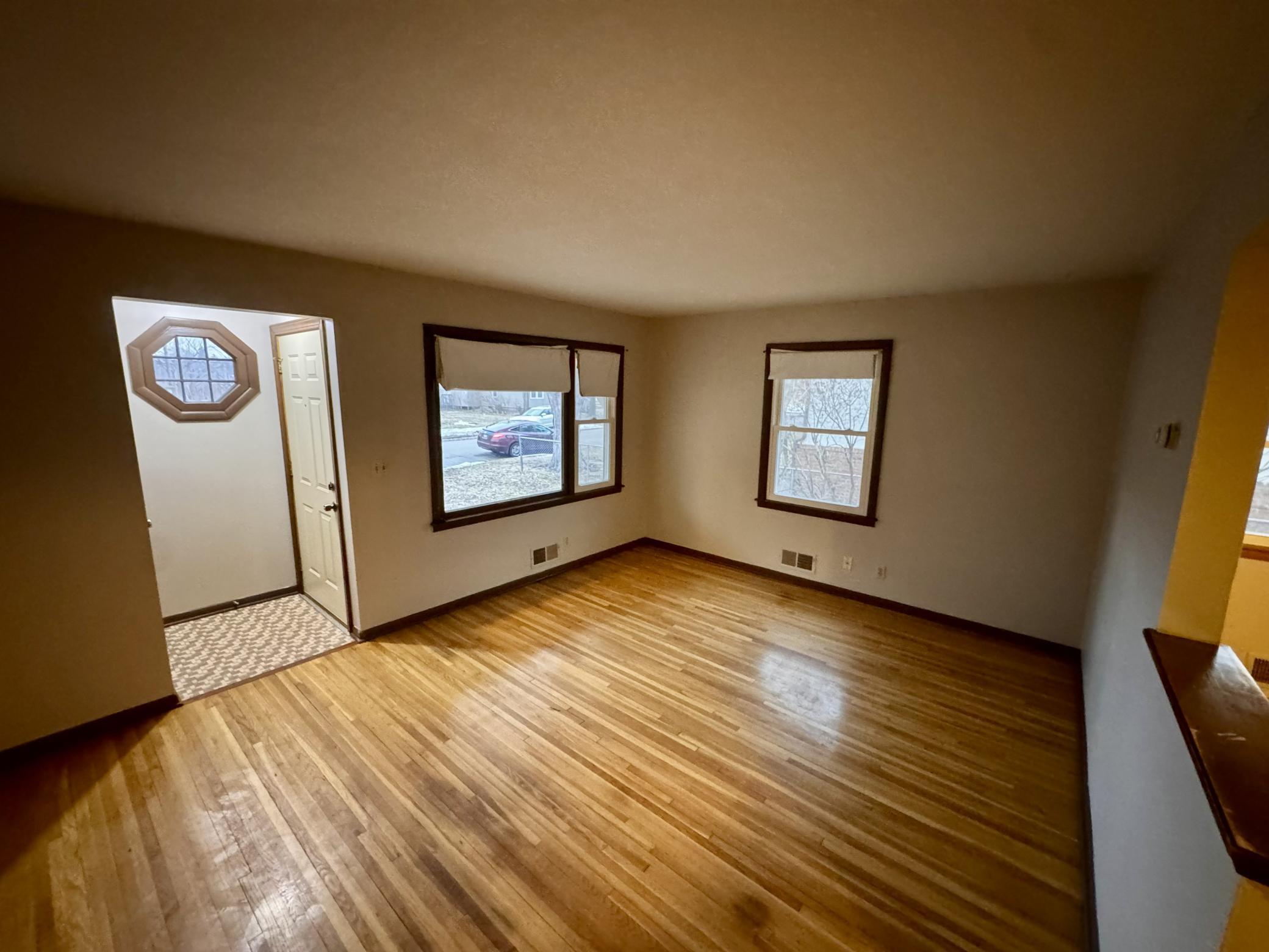 4229 Unity Avenue North Minneapolis, MN 55422 - Photo 4 of 19