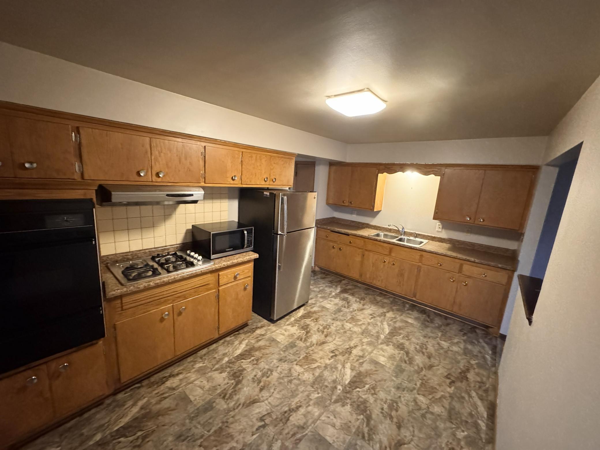 4229 Unity Avenue North Minneapolis, MN 55422 - Photo 5 of 19