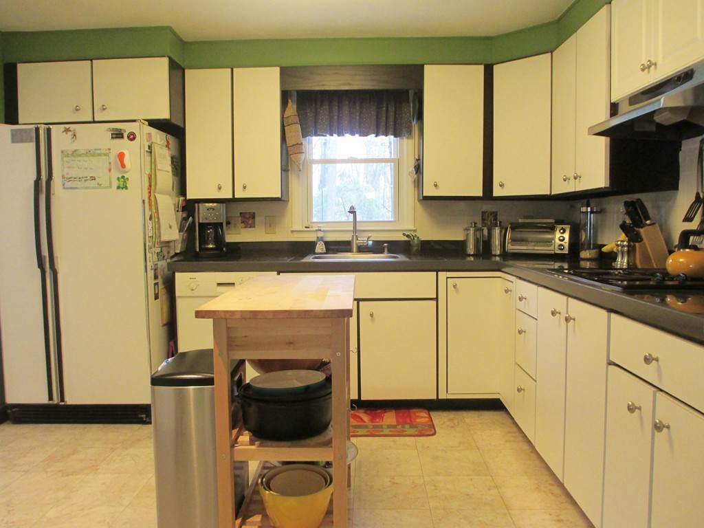 34 Cedar Road Holden, MA 01520 - Photo 6 of 22 Gallery Image 6