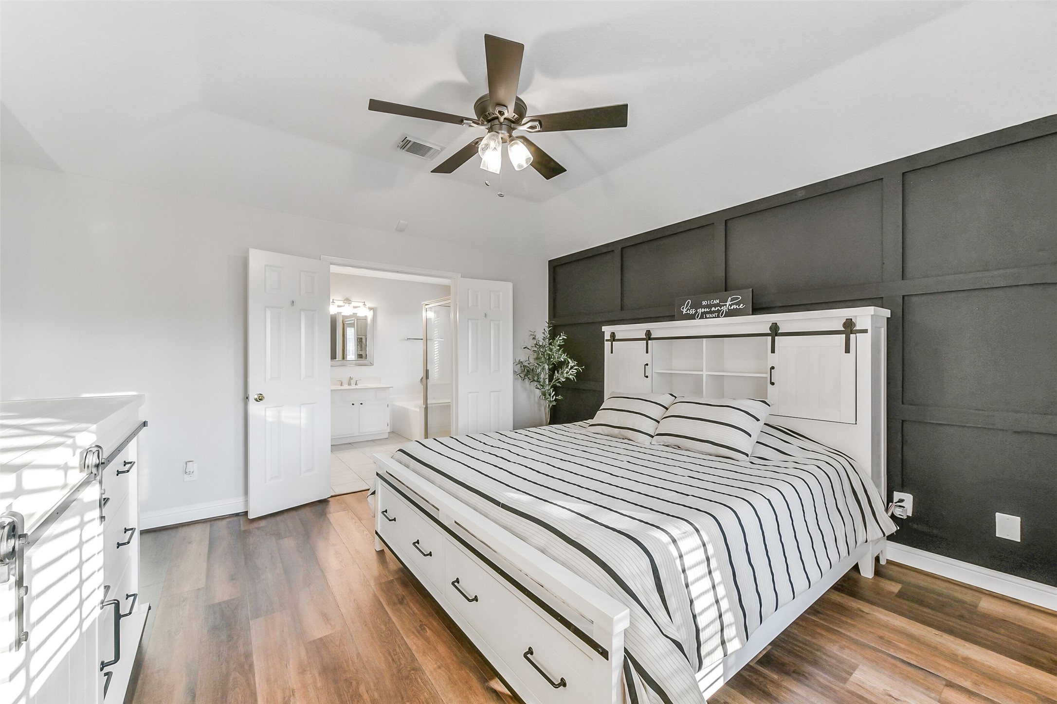 4010 Spring Branch Drive West Pearland, TX 77584 - Photo 22 of 35 a bedroom with a large bed and a ceiling fan