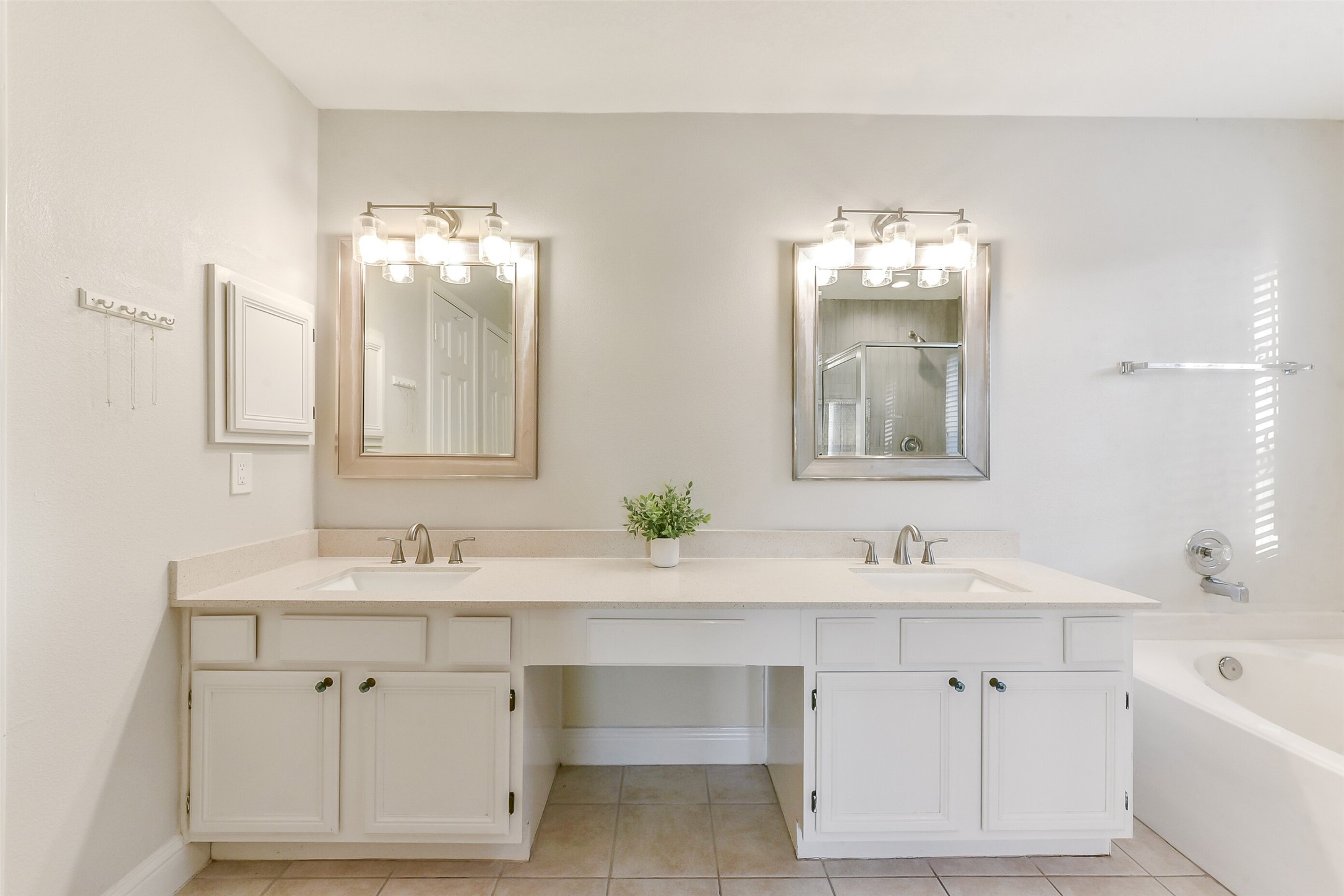 4010 Spring Branch Drive West Pearland, TX 77584 - Photo 24 of 35 a bathroom with a double vanity sink mirror and bathtub