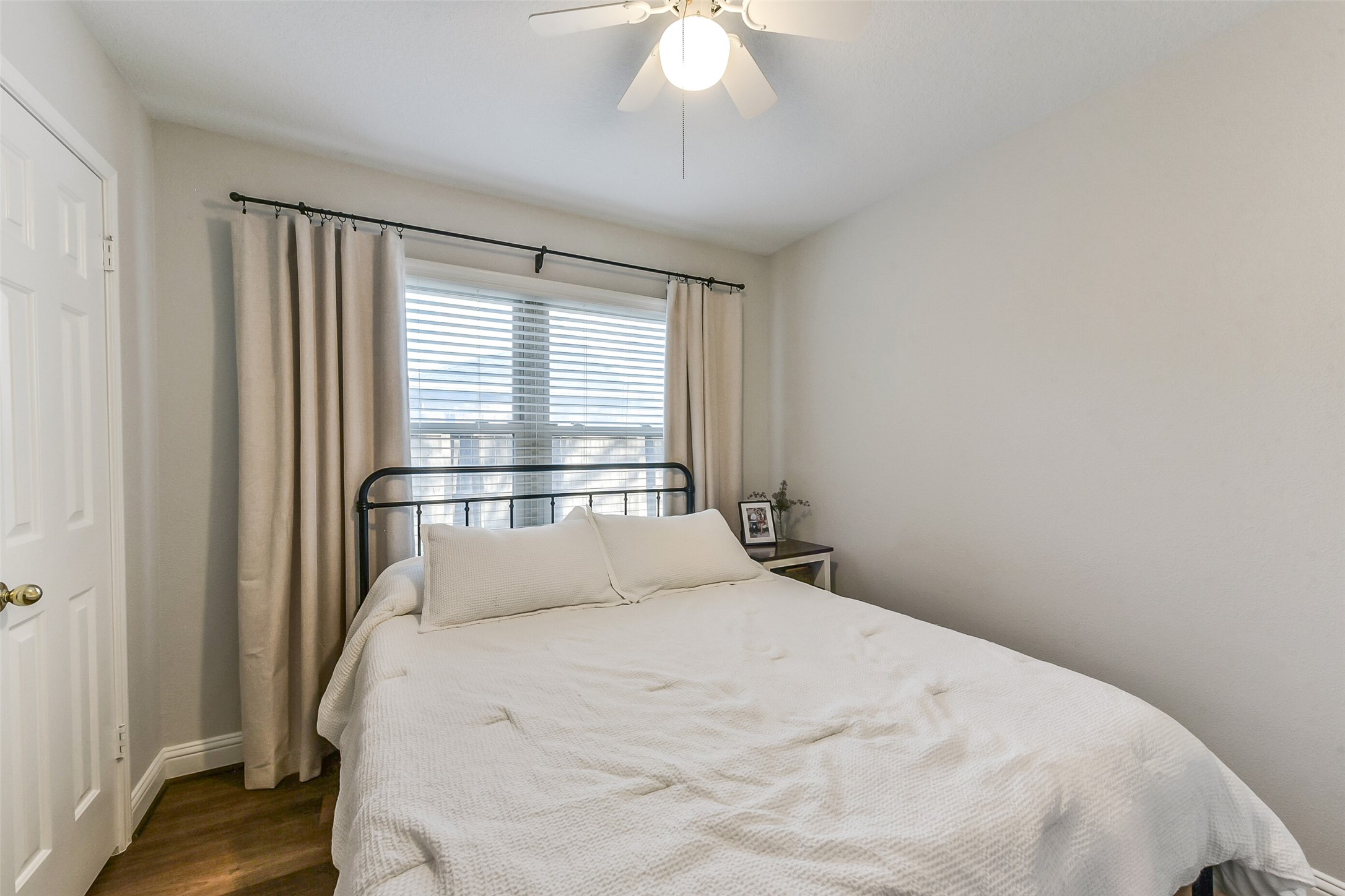 4010 Spring Branch Drive West Pearland, TX 77584 - Photo 28 of 35 a bedroom with a bed and a window