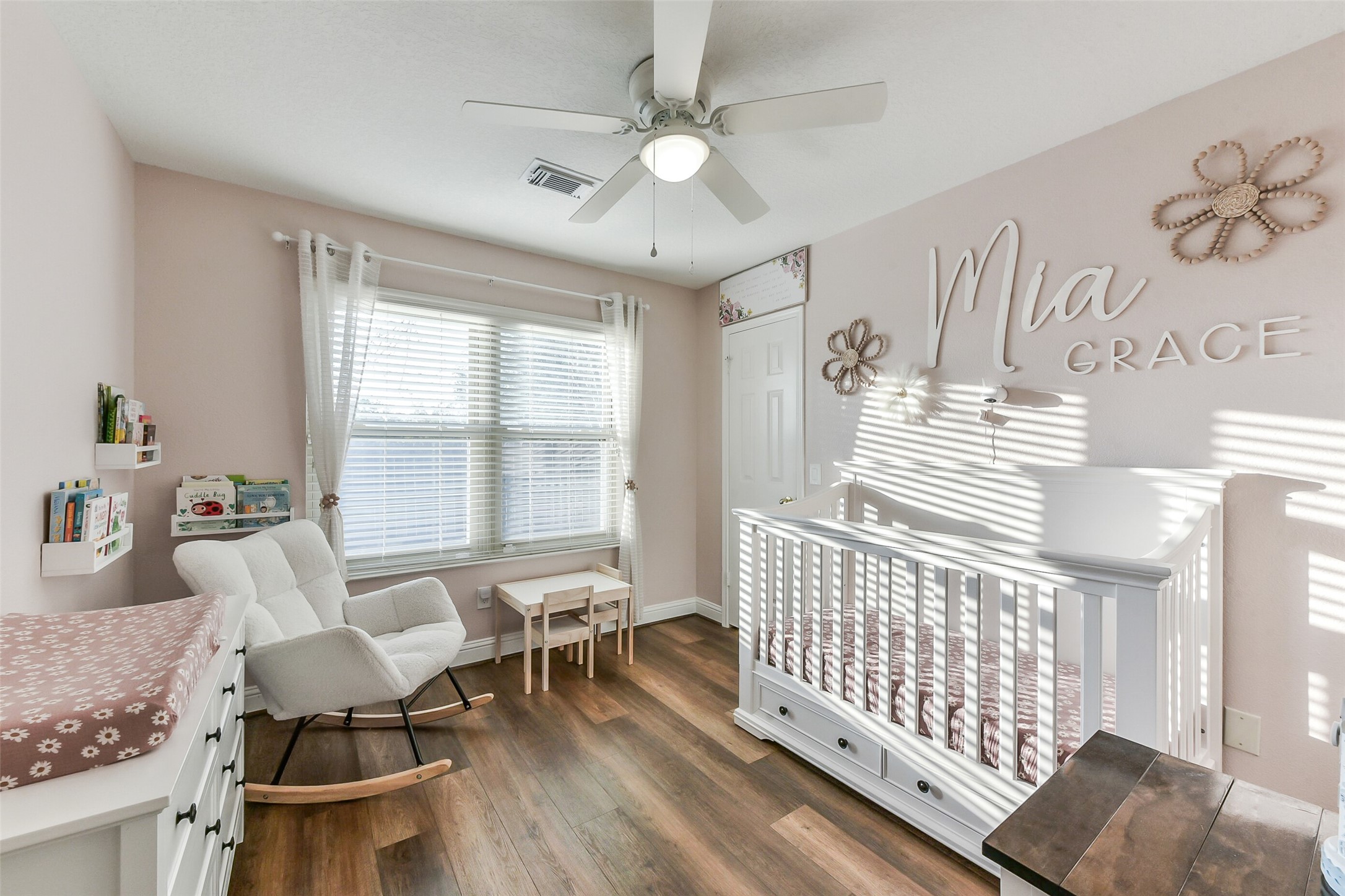 4010 Spring Branch Drive West Pearland, TX 77584 - Photo 29 of 35 a living room with furniture and a window