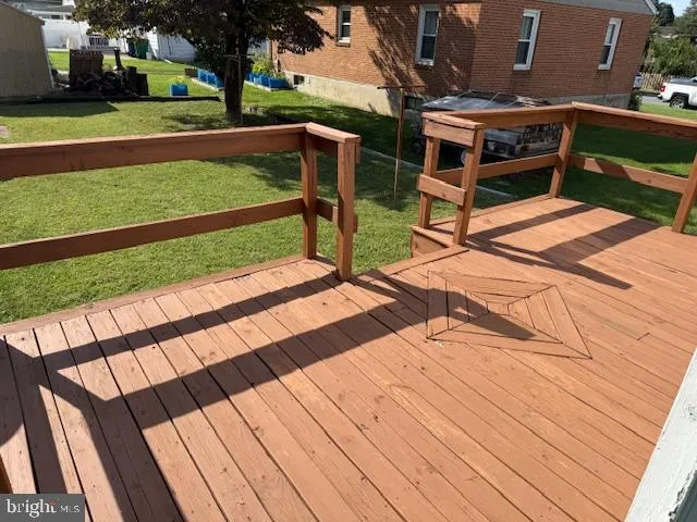 a view of backyard with wooden floor and trees