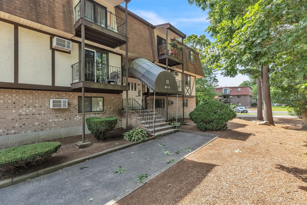 21 Erick Road, Unit 17 Mansfield, MA 02048 - Photo 2 of 23