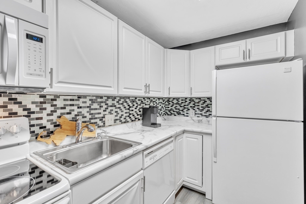 21 Erick Road, Unit 17 Mansfield, MA 02048 - Photo 7 of 23