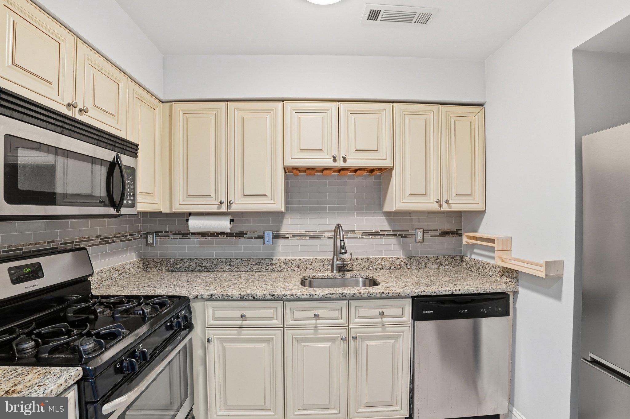 2105 Walsh View Terrace, Unit 15301 Silver Spring, MD 20902 - Photo 4 of 21 Gallery Image 4