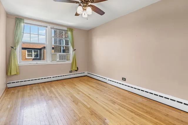 $205,000 | 2434 West Farragut Avenue, Unit 3B, Chicago, IL 60625