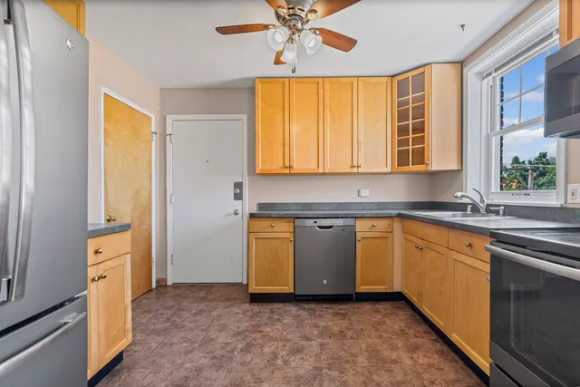 $205,000 | 2434 West Farragut Avenue, Unit 3B, Chicago, IL 60625