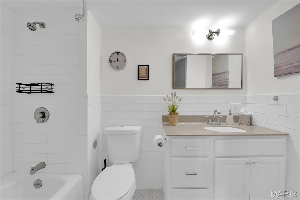 900 South Hanley Road, Unit 15B Clayton, MO 63105 - Photo 14 of 34