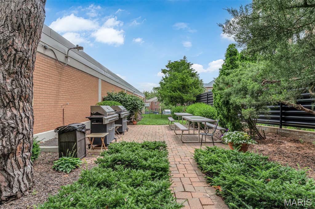 900 South Hanley Road, Unit 15B Clayton, MO 63105 - Photo 21 of 34