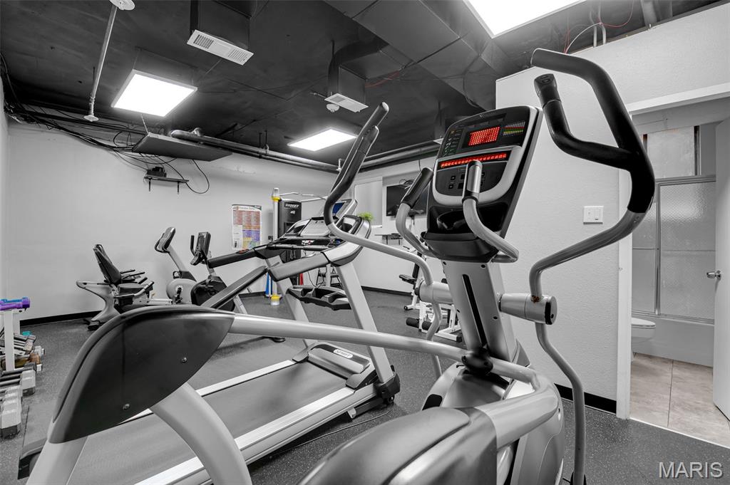 900 South Hanley Road, Unit 15B Clayton, MO 63105 - Photo 23 of 34