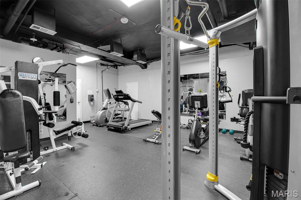 900 South Hanley Road, Unit 15B Clayton, MO 63105 - Photo 24 of 34