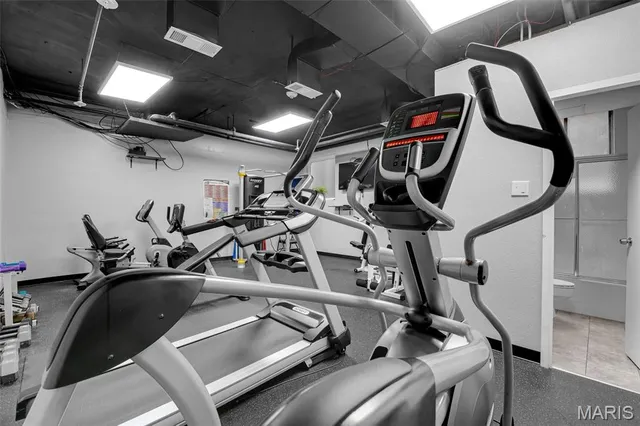 $230,000 | 900 South Hanley Road, Unit 15B, Clayton, MO 63105