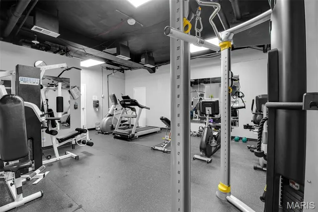 $230,000 | 900 South Hanley Road, Unit 15B, Clayton, MO 63105