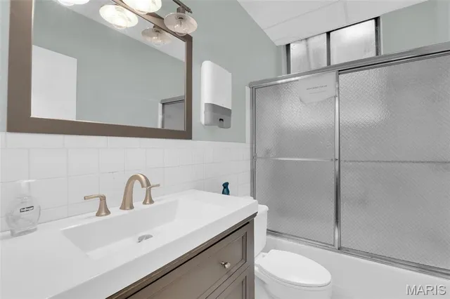 $230,000 | 900 South Hanley Road, Unit 15B, Clayton, MO 63105