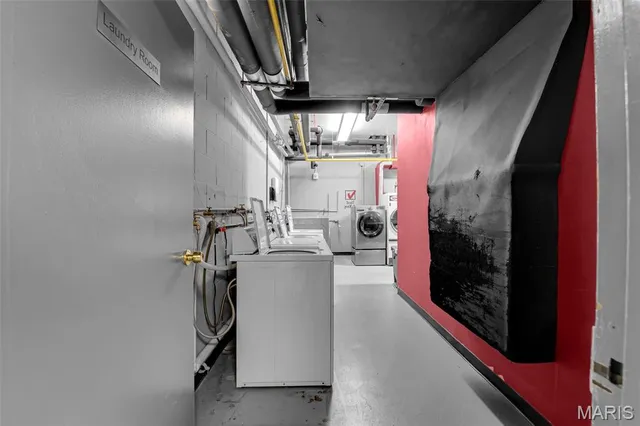 $230,000 | 900 South Hanley Road, Unit 15B, Clayton, MO 63105