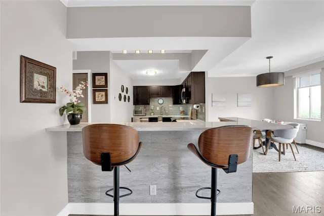 $230,000 | 900 South Hanley Road, Unit 15B, Clayton, MO 63105