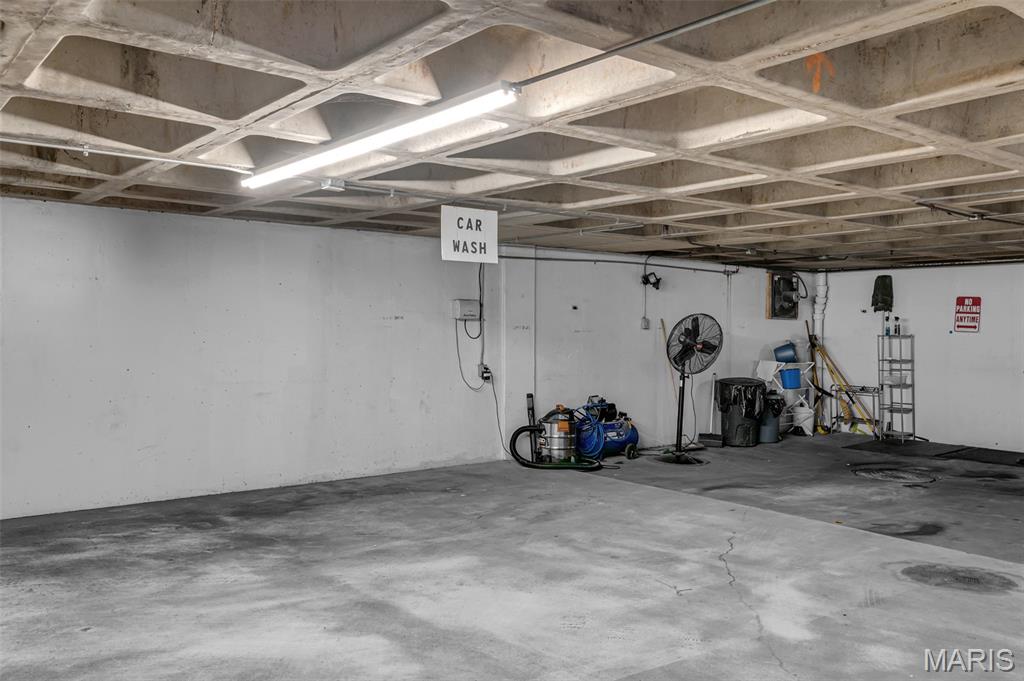 900 South Hanley Road, Unit 15B Clayton, MO 63105 - Photo 31 of 34