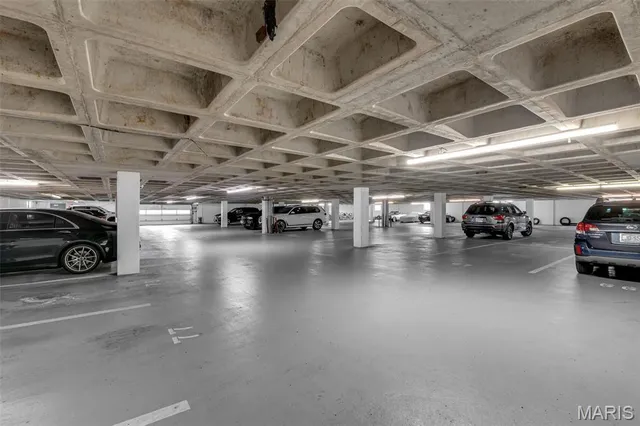 $230,000 | 900 South Hanley Road, Unit 15B, Clayton, MO 63105