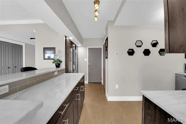 $230,000 | 900 South Hanley Road, Unit 15B, Clayton, MO 63105