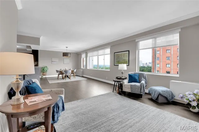 $230,000 | 900 South Hanley Road, Unit 15B, Clayton, MO 63105