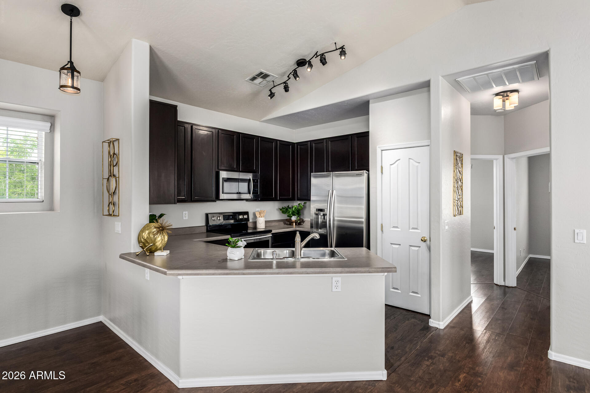 957 West Wendy Way Gilbert, AZ 85233 - Photo 6 of 23 6 - Wendy