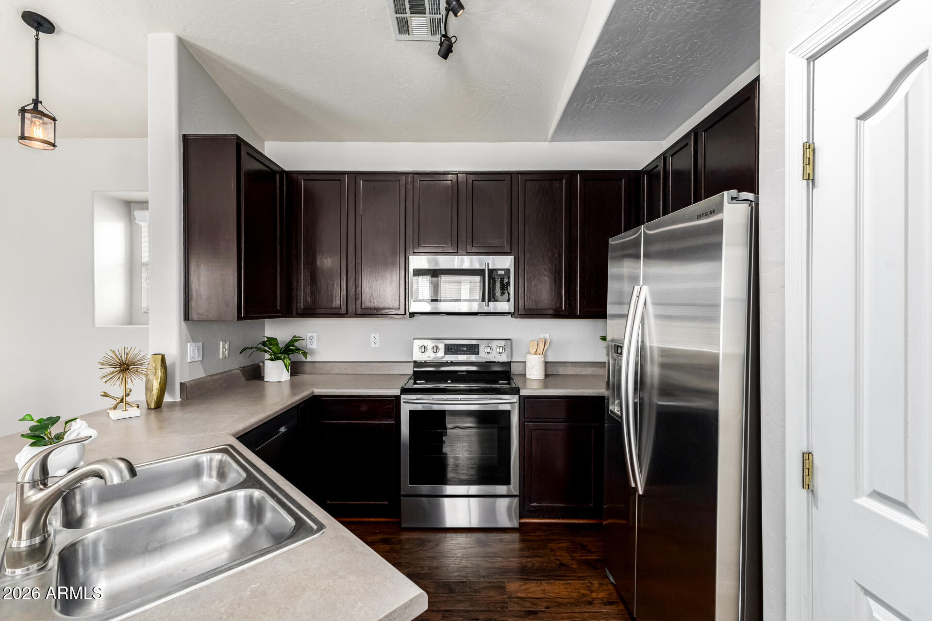 957 West Wendy Way Gilbert, AZ 85233 - Photo 8 of 23 8 - Wendy