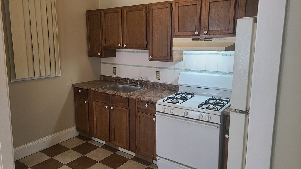 201-203 4th Street Fall River, MA 02721 - Photo 13 of 39