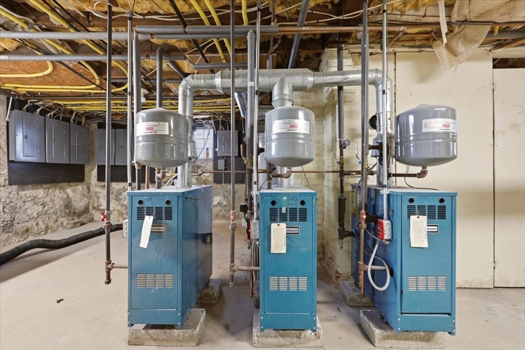 201-203 4th Street Fall River, MA 02721 - Photo 5 of 39